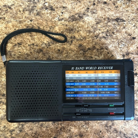 Vintage Swing Interlectronic 10-Band World Receiver MT-798AFLS7 Portable Radio - Picture 1 of 9